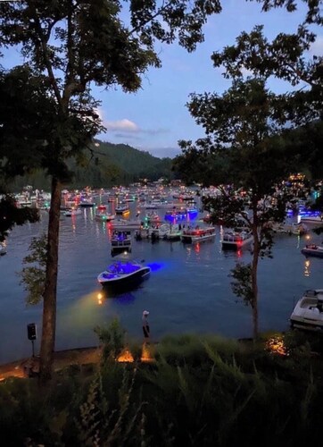 Small cozy log cabin sleeps two, where nature abounds near the Tallulah River