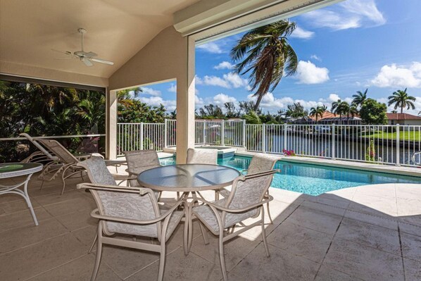 Piscine extérieure, piscine chauffée