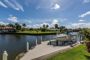 Unclassified image, 4 of 21, button