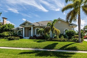 Unclassified image, 3 of 21, button