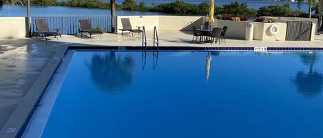 Opvarmet pool