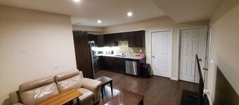1-BR Basement Suite  5 Min Walk to Bus Closest to Site