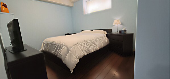 1 Schlafzimmer, Schreibtisch, schallisolierte Zimmer