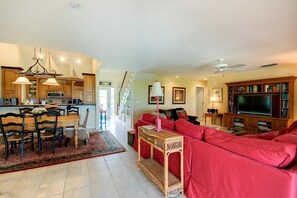 House, Multiple Beds, Private Pool, Ocean View | Living room