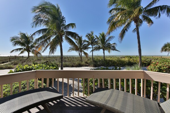 Casa, varias camas, alberca privada, vista al océano | Balcón