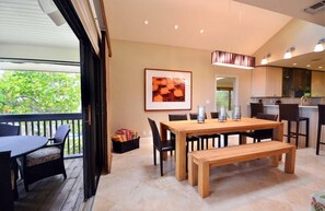 Maison, plusieurs lits, piscine privée, vue océan | Cuisine privée | Réfrigérateur, micro-ondes, plaque de cuisson, lave-vaisselle