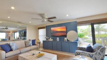 Hus - flere senge - privat pool - havudsigt | Stue | Tv