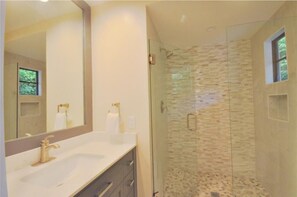 House, Multiple Beds, Private Pool, Ocean View | Bathroom