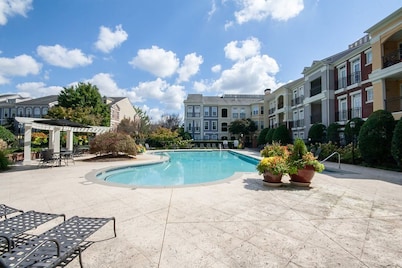 Corporate Fully Furnished 2 br/2ba Apt with sunroom in Alpharetta