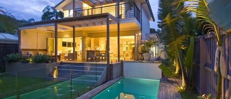 Et oppvarmet basseng