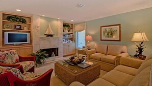 House, Multiple Beds, Private Pool, Ocean View | Living room | TV