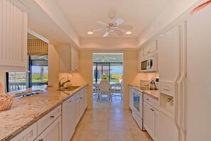 House, Multiple Beds, Private Pool, Ocean View | Private kitchen