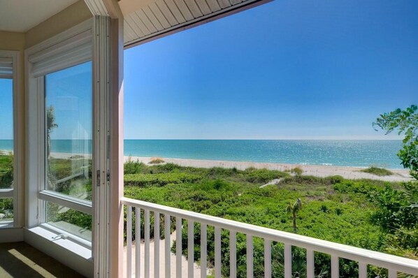 Casa, varias camas, alberca privada, vista al océano | Balcón