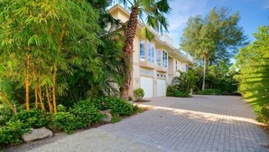 Exterior - South Seas Homes of Distinction Gulf Cottage 1101 (Captiva)