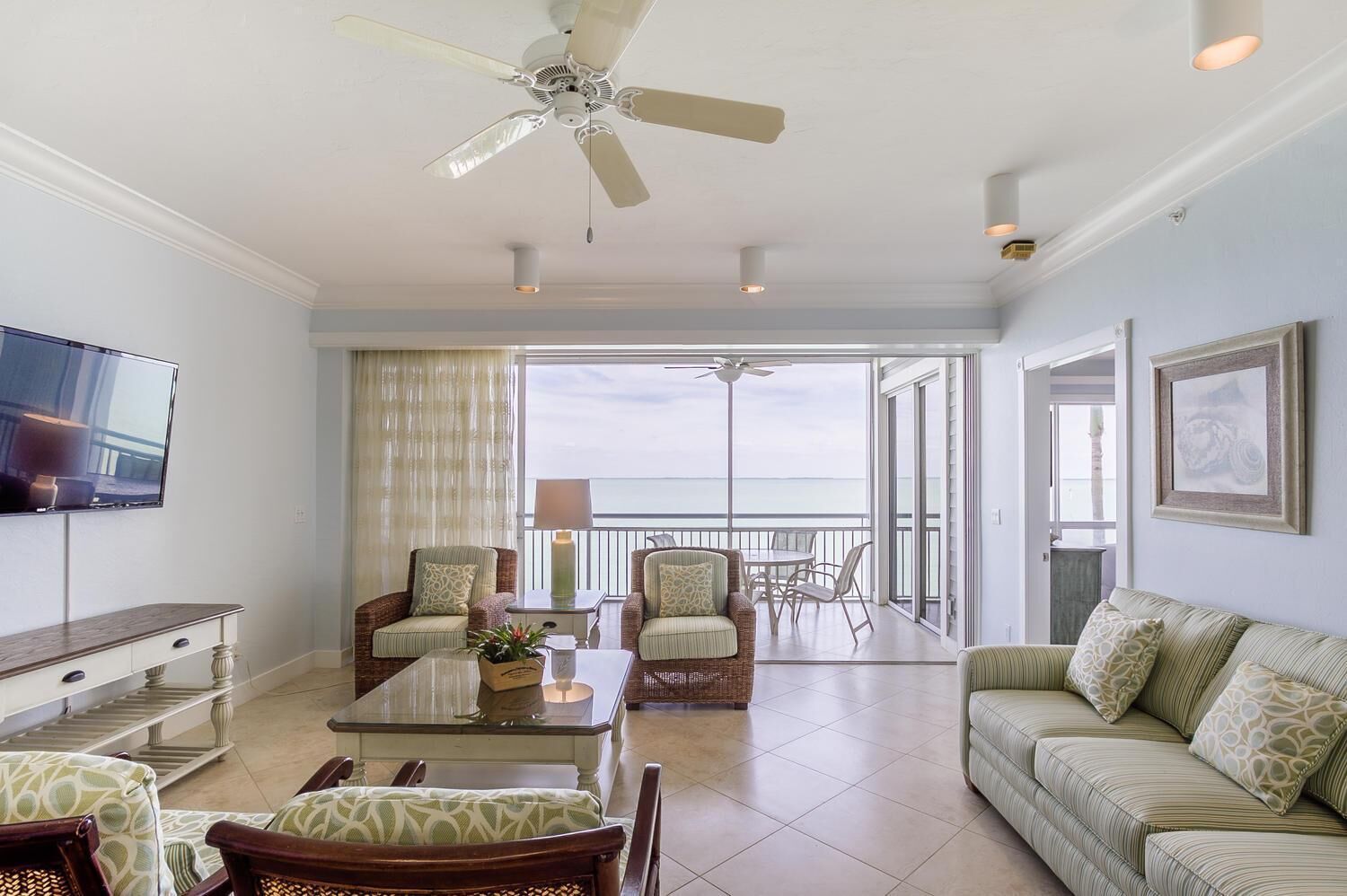 Hus - flere senge - privat pool - havudsigt | Stue | Tv