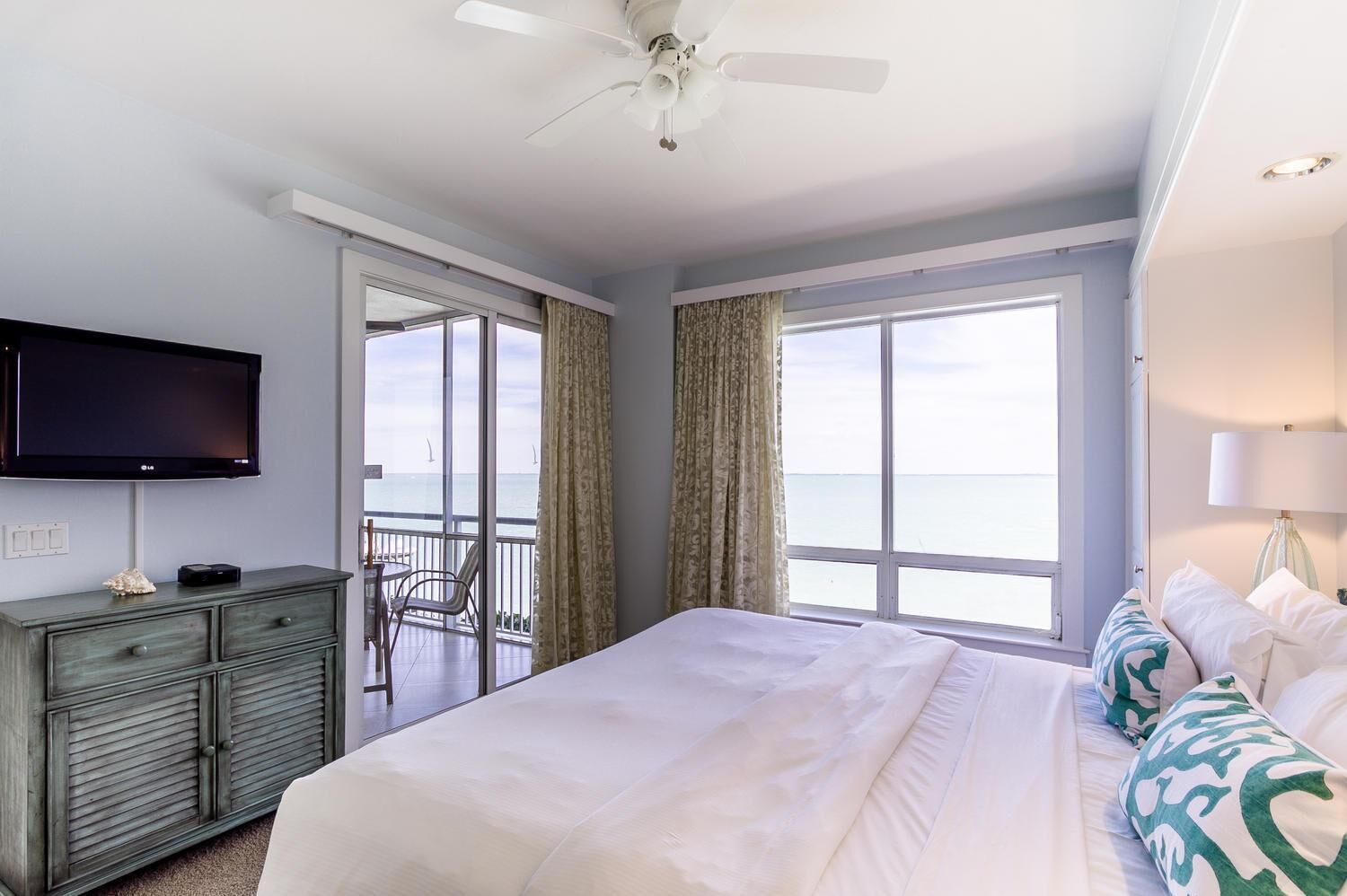 Hus - flere senge - privat pool - havudsigt | 3 soveværelser, gratis Wi-Fi