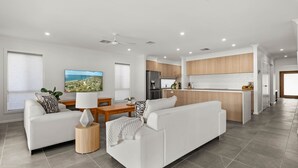 Unclassified image, 3 of 28, button - Bay Walks, Vincentia (Vincentia)