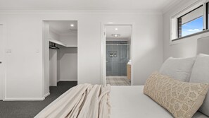 2 habitaciones, tabla de planchar con plancha y wifi gratis 