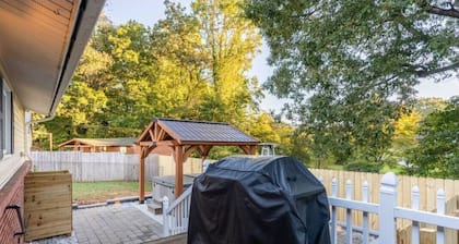 Minutes from downtown, Pisgah National Forest, Blue Ridge Parkway & Arboretum