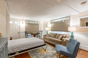 Tabla de planchar con plancha, wifi y ropa de cama 