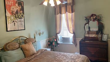 1 bedroom, desk, free WiFi, bed sheets