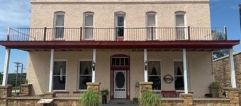 Historic Commercial Hotel (Est.1868) Sally Rand Suite