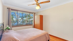 4 chambres, fer et planche à repasser, draps fournis