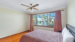 4 bedrooms, iron/ironing board, bed sheets