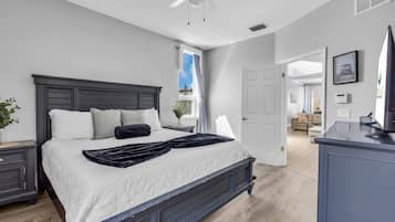 4 slaapkamers, een bureau, een strijkplank/strijkijzer, gratis wifi