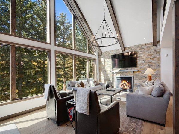 Talo | Olohuone | Taulutelevisio