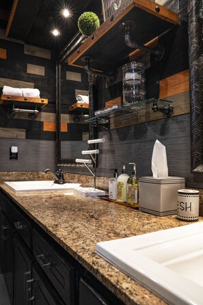 Combined shower/bathtub, hair dryer, towels, soap