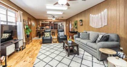 Extended Stay Safe Haven-Big Car Port Parking!