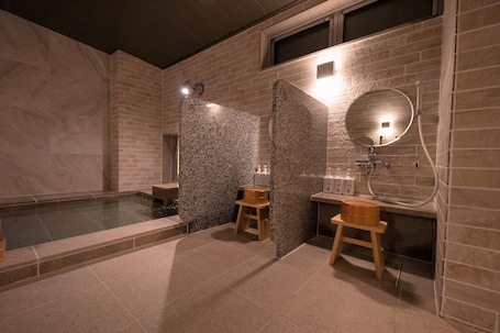 Public bath. Super Hotel Tokyo Akabane eki Minamiguchi