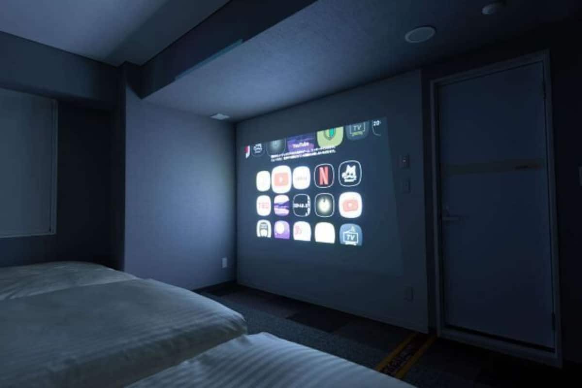 Desk, laptop workspace, soundproofing, free WiFi