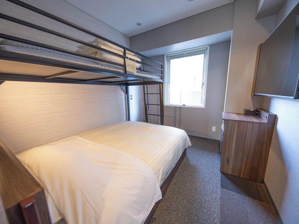 办公桌、笔记本电脑工作区、隔音、免费 WiFi