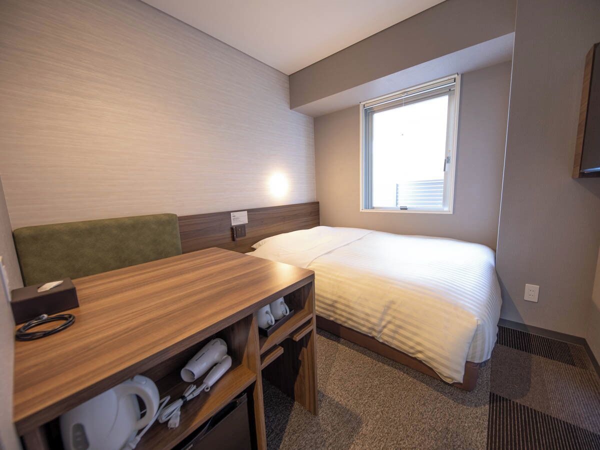 办公桌、笔记本电脑工作区、隔音、免费 WiFi