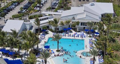 ✨Remodeled Beach Condo 2/2.. just a few steps away from the beach 🏖