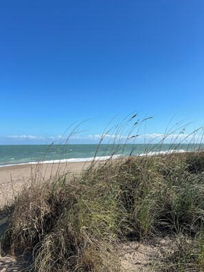 Beach nearby, sun-loungers, beach towels