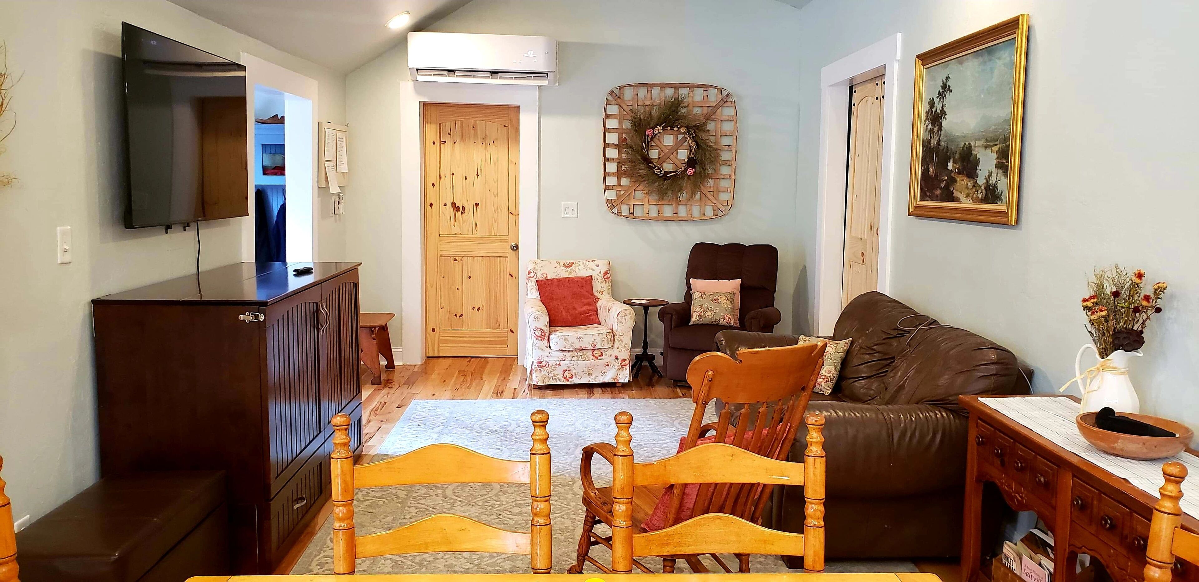 RiverBerry - Mountain Cottage on Riverfront - Secluded Comfort - Pets Stay Free!