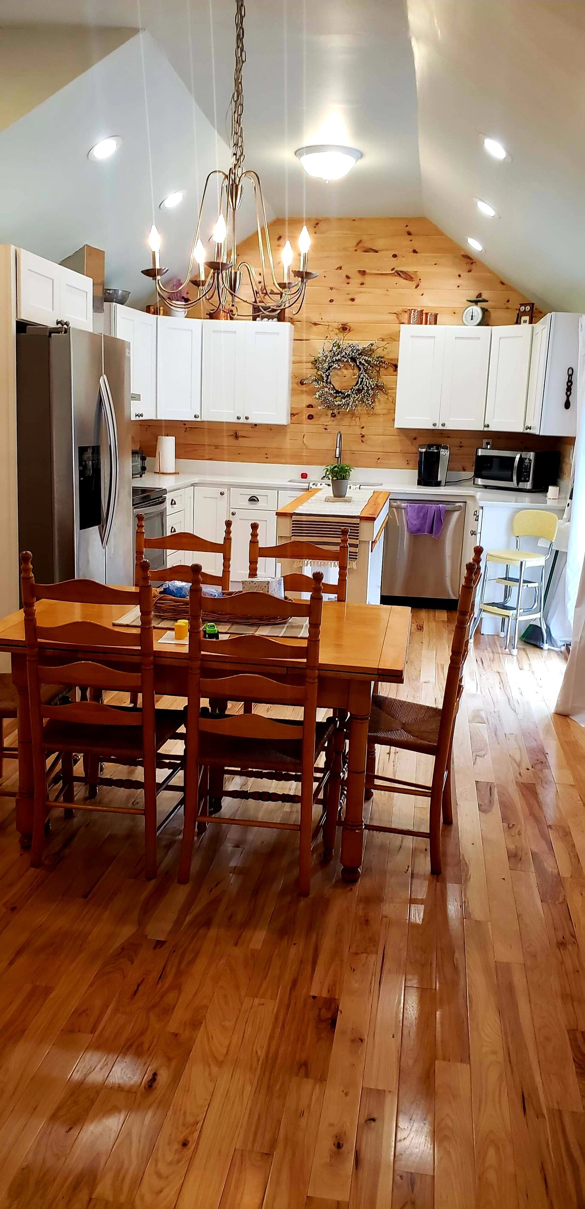 RiverBerry - Mountain Cottage on Riverfront - Secluded Comfort - Pets Stay Free!