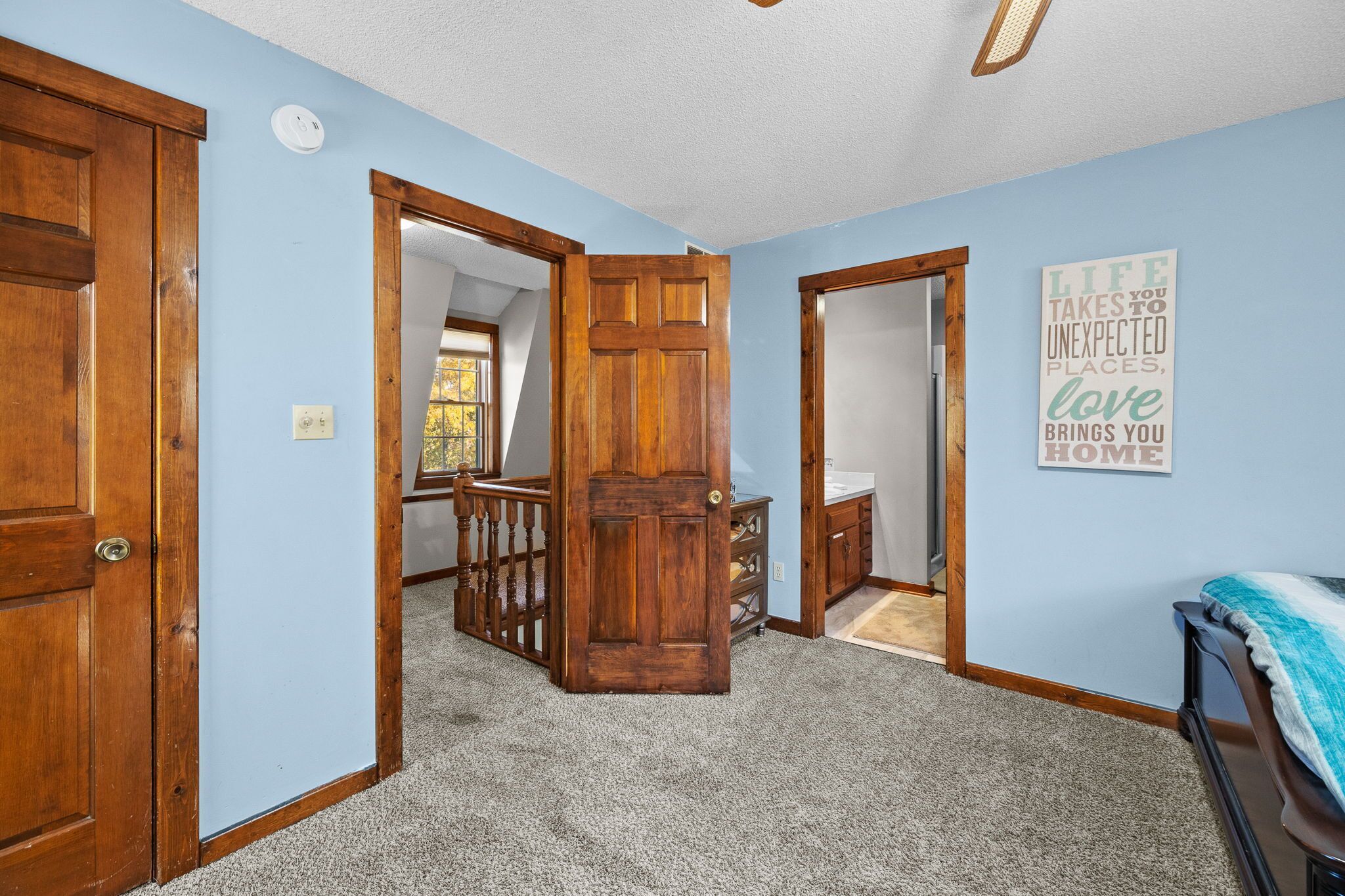 6 عدّة غرف نوم ومكتب ومكواة/لوح كي وسرير سفر