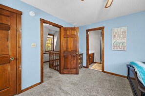 6 soveværelser, skrivebord, strygejern/strygebræt, weekendseng