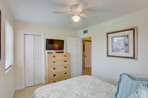 Room - 🌅 Gulf Winds #304 — Renovated 2BR Condo with Breathtaking Beach Views & Premium Upgrades (St Pete Beach)