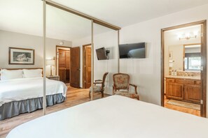 2 chambres, bureau, fer et planche à repasser, lit parapluie