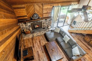 TV connectée, cheminée, lecteur de DVD