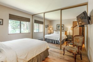 2 chambres, bureau, fer et planche à repasser, lit parapluie