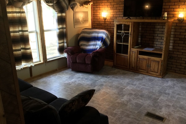 Een televisie en een dvd-speler