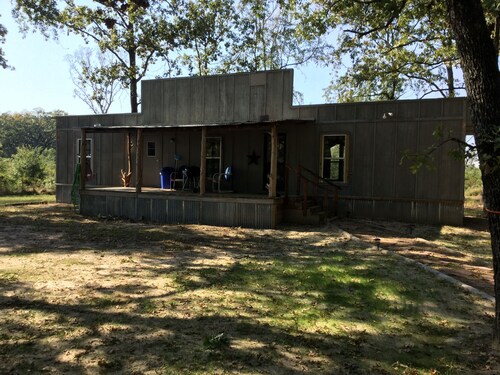 Privacy in the woods a half mile from Lake Fork public boat ramp. 