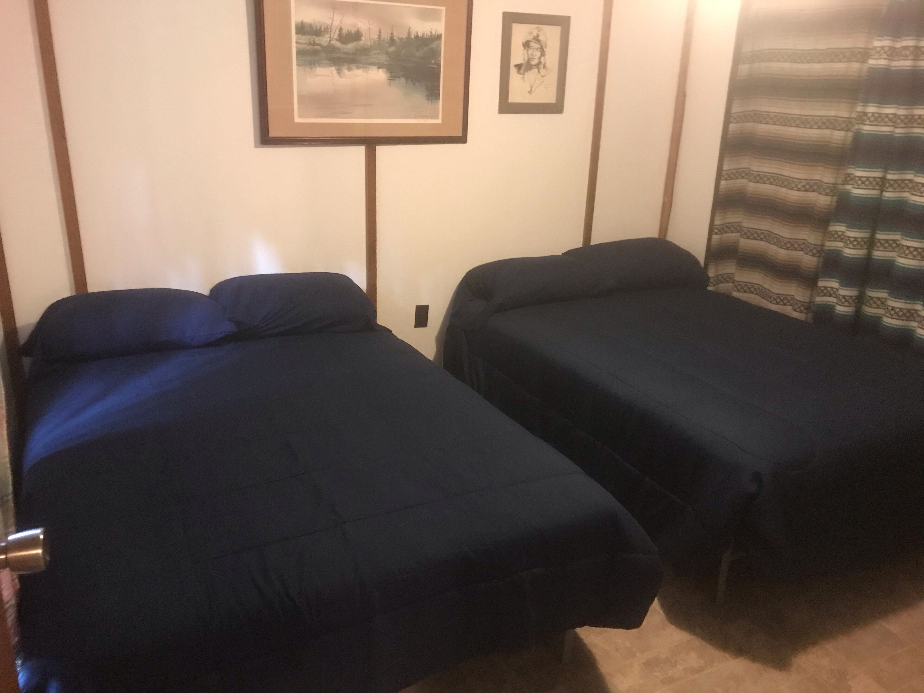 Privacy in the woods a half mile from Lake Fork public boat ramp. 