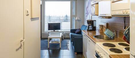 Een koelkast, een microgolfoven, een vaatwasser